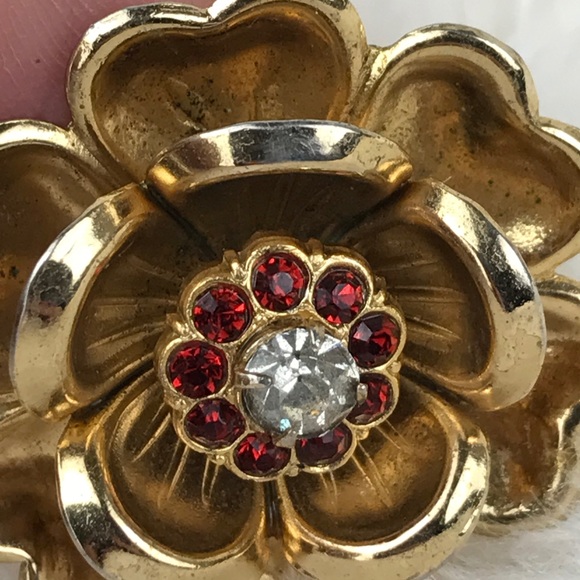 Vtg Coro Gold Tone Flower Pin Red Rhinestone Small - Picture 6 of 12